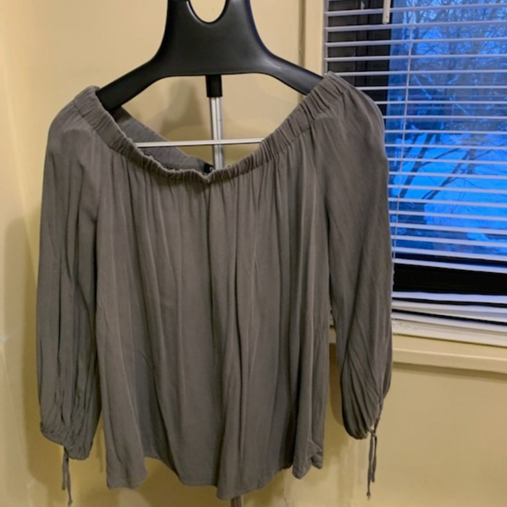 DO+BE off the shoulder top